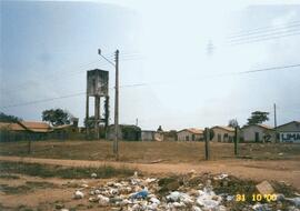 Conjunto habitacional de uma comunidade em uma cidade desconhecida, localizada na região do Bico ...