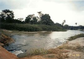 Margem de um rio desconhecido